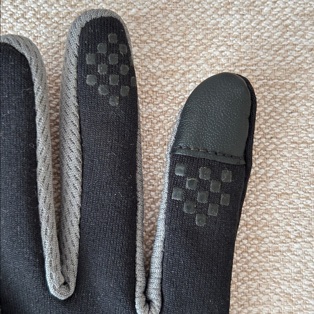 Nike Black and Gray Running  Gloves - Picture 4 of 6